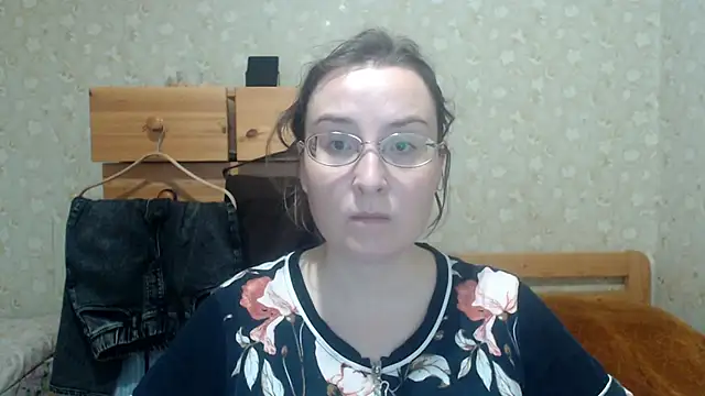 Snapshot of Smart_Rose chatting on 10-27-25, 12:09 Smart Rose online show from 10-27-25, 12:09