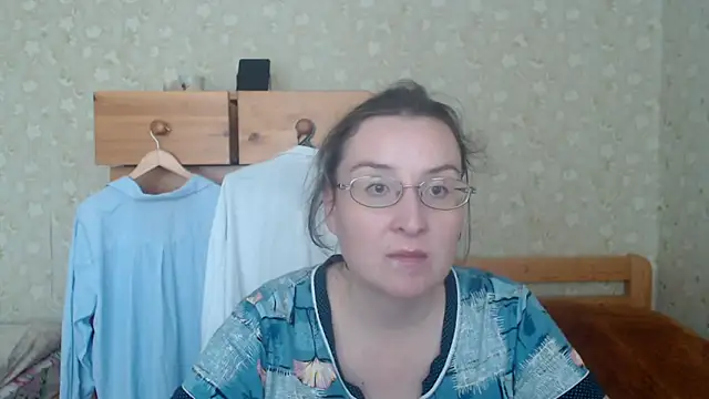 Snapshot of Smart_Rose chatting on 10-31-25, 10:38 Smart Rose online show from 10-31-25, 10:38