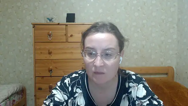 Snapshot of Smart_Rose chatting on 11-17-25, 01:22 Smart Rose online show from 11-17-25, 01:22