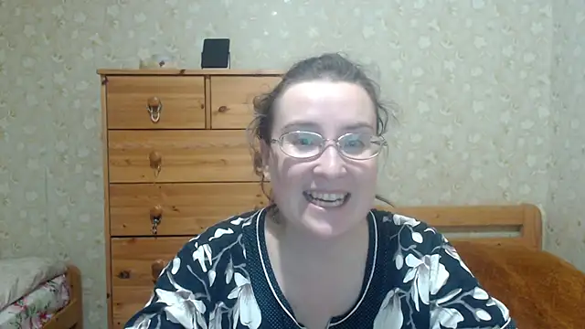 Snapshot of Smart_Rose chatting on 11-19-25, 04:51 Smart Rose online show from 11-19-25, 04:51