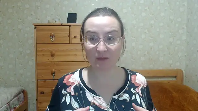 Snapshot of Smart_Rose chatting on 11-22-25, 03:22 Smart Rose online show from 11-22-25, 03:22