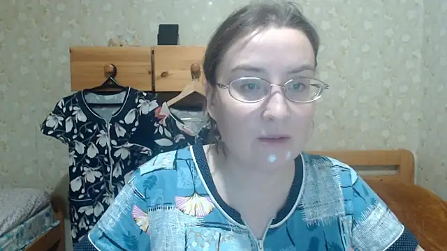 Snapshot of Smart_Rose chatting on 11-26-25, 03:24 Smart Rose online show from 11-26-25, 03:24