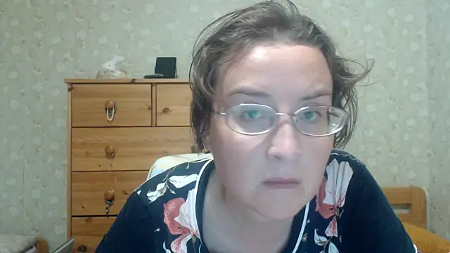 Snapshot of Smart_Rose chatting on 06-20-26, 04:43 Smart Rose online show from 06-20-26, 04:43