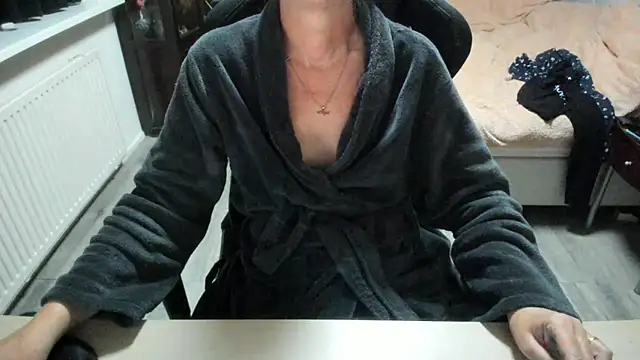 minoesje37 online show from 10-29-25, 08:32