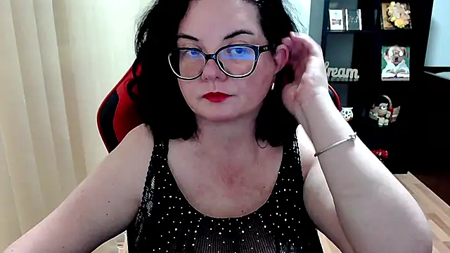 Snapshot of MissTroublle chatting on 05-15-26, 10:33 MissTroublle online show from 05-15-26, 10:33