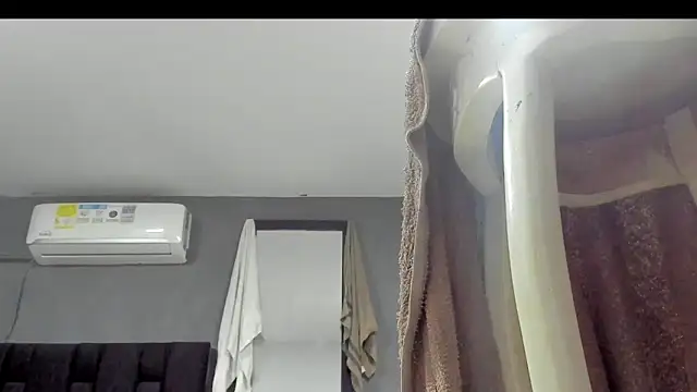 Snapshot of SandraGoldstein chatting on 10-18-25, 01:19 SandraGoldstein online show from 10-18-25, 01:19