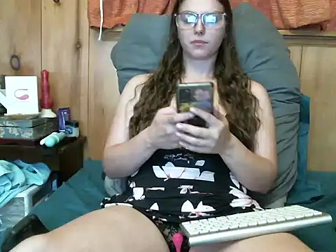 Snapshot of katie_kitten38 chatting on 09-09-25, 02:49 katie kitten38 online show from 09-09-25, 02:49