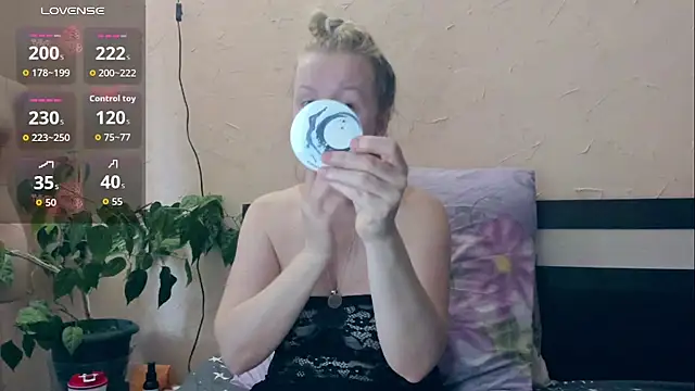 Snapshot of I_AM_MILF chatting on 03-05-26, 07:59 I AM MILF online show from 03-05-26, 07:59