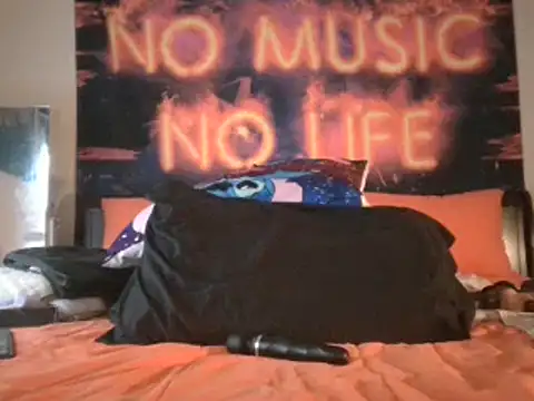 Snapshot of EnticingAaliyah chatting on 02-16-25, 08:00 EnticingAaliyah online show from 02-16-25, 08:00