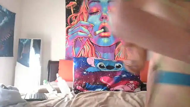 Snapshot of EnticingAaliyah chatting on 02-19-26, 04:25 EnticingAaliyah online show from 02-19-26, 04:25