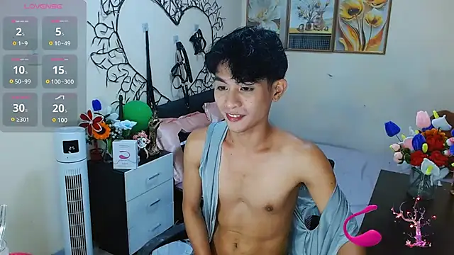 WildestTwink online show from 11-04-25, 05:45