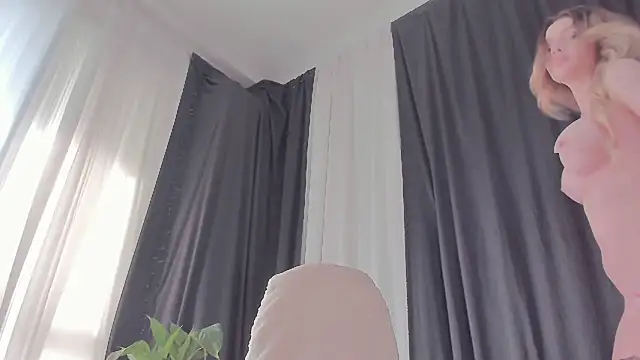 Snapshot of blond3bab3 chatting on 01-23-25, 12:19 blond3bab3 online show from 01-23-25, 12:19