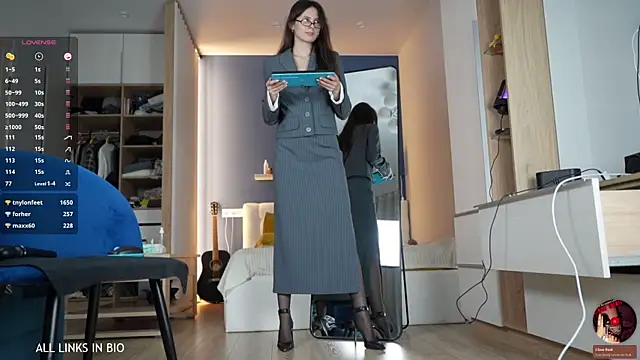 Snapshot of LAUREL_HAZEL chatting on 03-10-25, 10:13 LAUREL HAZEL online show from 03-10-25, 10:13