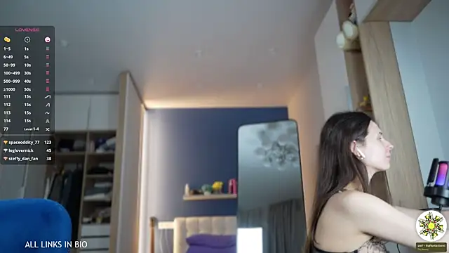 Snapshot of LAUREL_HAZEL chatting on 03-17-25, 01:24 LAUREL HAZEL online show from 03-17-25, 01:24