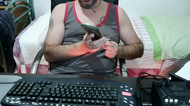 Snapshot of Italian_dark_desire chatting on 11-18-25, 09:58 Italian dark desire online show from 11-18-25, 09:58