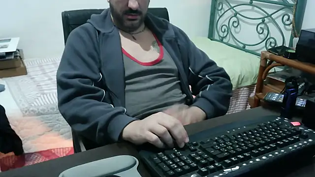 Snapshot of Italian_dark_desire chatting on 11-28-25, 10:07 Italian dark desire online show from 11-28-25, 10:07