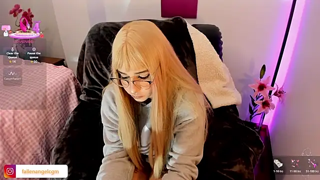 Fallengangel online show from 12-16-25, 11:54
