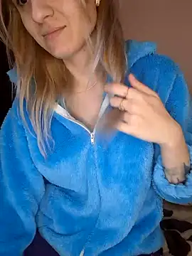 YogisticJuli666 online show from 01-03-25, 09:04