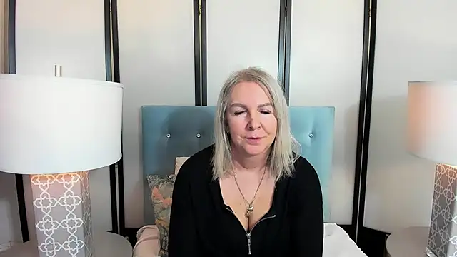 Snapshot of EricaTop chatting on 12-05-24, 06:33 EricaTop online show from 12-05-24, 06:33