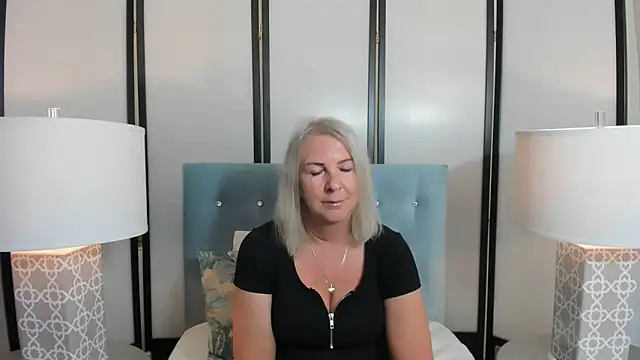 Snapshot of EricaTop chatting on 03-17-25, 08:19 EricaTop online show from 03-17-25, 08:19