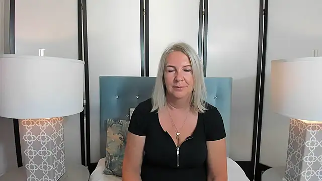 Snapshot of EricaTop chatting on 03-22-25, 06:00 EricaTop online show from 03-22-25, 06:00