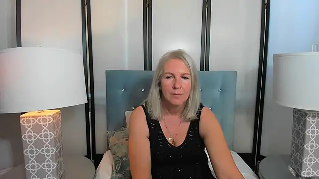 Snapshot of EricaTop chatting on 09-08-25, 03:55 EricaTop online show from 09-08-25, 03:55