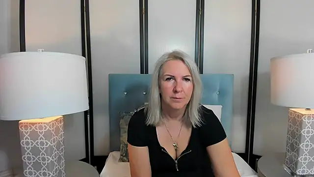 Snapshot of EricaTop chatting on 09-28-25, 04:51 EricaTop online show from 09-28-25, 04:51