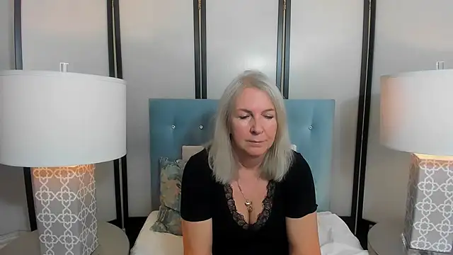 Snapshot of EricaTop chatting on 10-06-25, 04:04 EricaTop online show from 10-06-25, 04:04