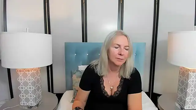 Snapshot of EricaTop chatting on 10-08-25, 06:05 EricaTop online show from 10-08-25, 06:05