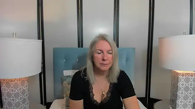 Snapshot of EricaTop chatting on 10-18-25, 05:10 EricaTop online show from 10-18-25, 05:10