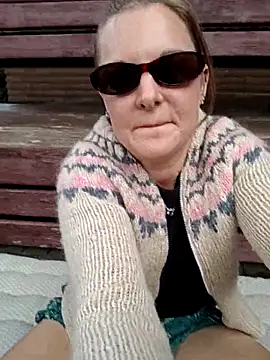 Snapshot of SwedishJennifer chatting on 05-04-26, 12:34 SwedishJennifer online show from 05-04-26, 12:34