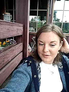Snapshot of SwedishJennifer chatting on 06-10-26, 01:32 SwedishJennifer online show from 06-10-26, 01:32