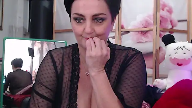 lucillabollente online show from 11-13-25, 05:45