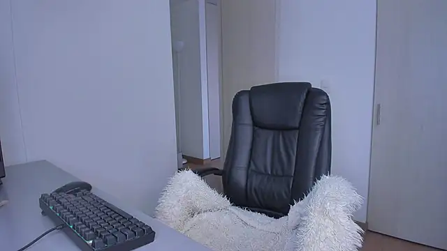 Lisegg  online show from 02-18-25, 04:16