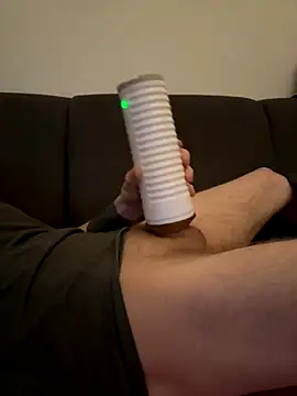 Snapshot of LionBoy1976 chatting on 10-28-25, 03:43 LionBoy1976 online show from 10-28-25, 03:43