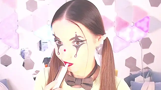 LexiKiss online show from 11-15-25, 05:42