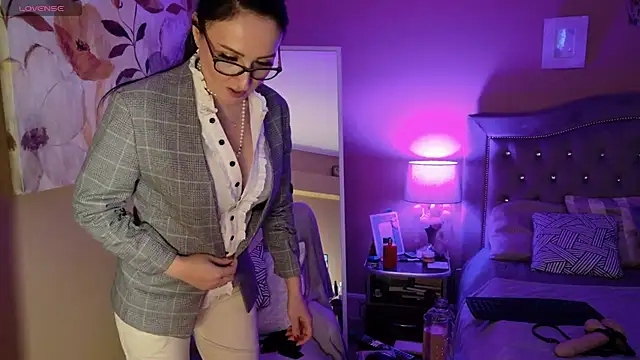 lara heaven online show from 01-20-25, 07:46