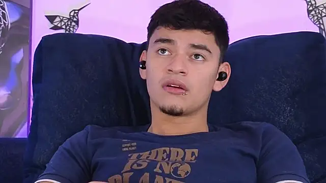 Snapshot of VikoHands chatting on 11-12-25, 10:04 VikoHands online show from 11-12-25, 10:04