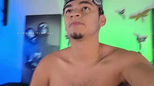 Snapshot of VikoHands chatting on 11-26-25, 10:22 VikoHands online show from 11-26-25, 10:22