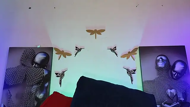 Snapshot of VikoHands chatting on 11-29-25, 09:12 VikoHands online show from 11-29-25, 09:12