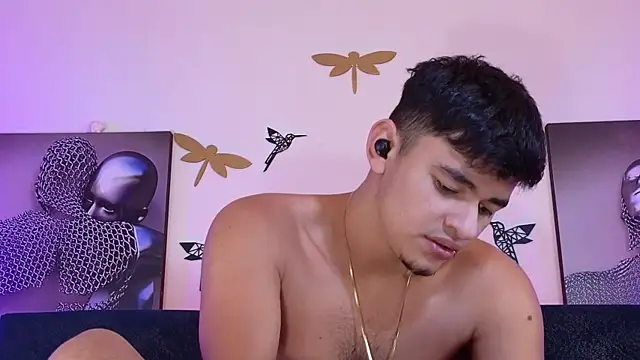 Snapshot of VikoHands chatting on 12-19-25, 10:11 VikoHands online show from 12-19-25, 10:11