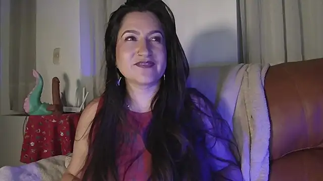 Snapshot of DeesseLuxure chatting on 09-15-25, 04:01 DeesseLuxure online show from 09-15-25, 04:01