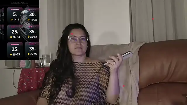 Snapshot of DeesseLuxure chatting on 09-27-25, 07:57 DeesseLuxure online show from 09-27-25, 07:57