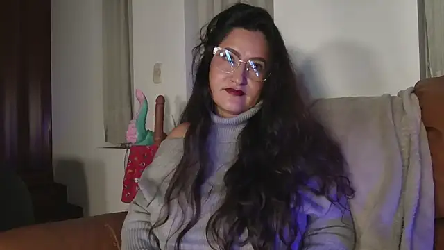 Snapshot of DeesseLuxure chatting on 10-15-25, 03:50 DeesseLuxure online show from 10-15-25, 03:50