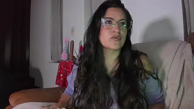 Snapshot of DeesseLuxure chatting on 11-12-25, 03:29 DeesseLuxure online show from 11-12-25, 03:29