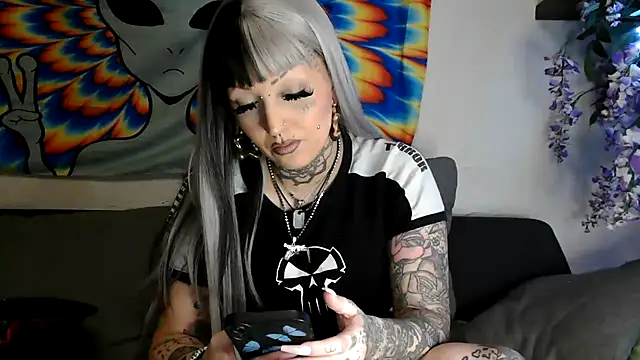 Snapshot of RoxxyInk chatting on 01-13-25, 08:05 RoxxyInk online show from 01-13-25, 08:05