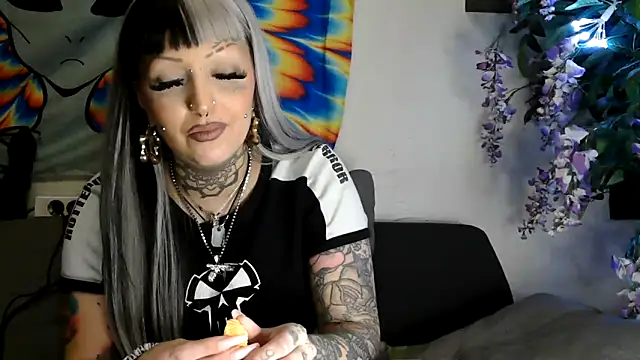 Snapshot of RoxxyInk chatting on 01-13-25, 11:08 RoxxyInk online show from 01-13-25, 11:08