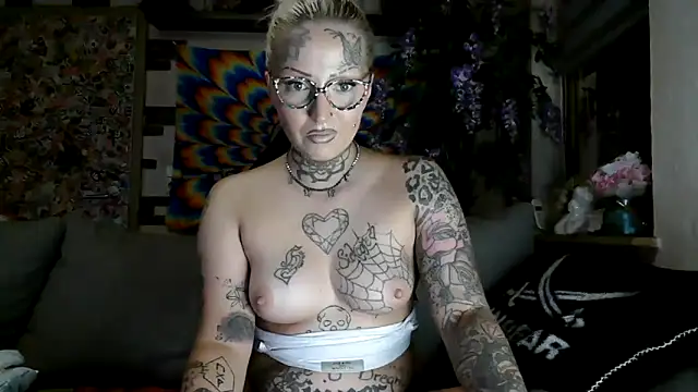 Snapshot of RoxxyInk chatting on 10-08-25, 09:12 RoxxyInk online show from 10-08-25, 09:12