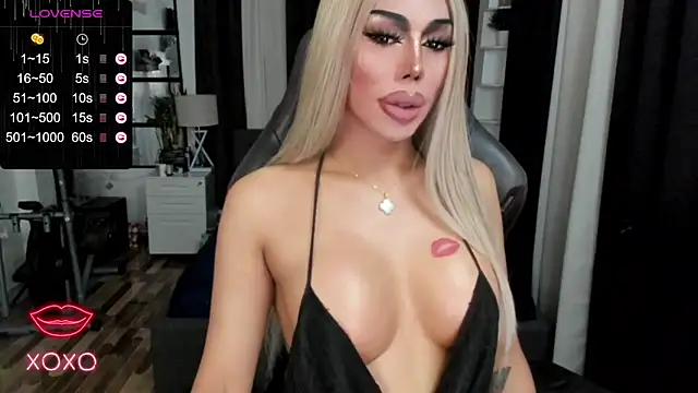 Snapshot of Forever_MissCandace chatting on 01-07-25, 10:32 Forever MissCandace online show from 01-07-25, 10:32