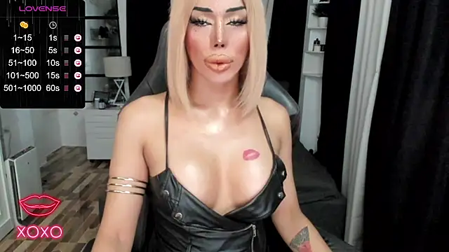 Snapshot of Forever_MissCandace chatting on 09-16-25, 04:46 Forever MissCandace online show from 09-16-25, 04:46